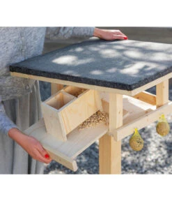 Dehner Natura Futterhaus Karwendel, Natur, Inkl. Ständer, Ca. B84,3/H127,2/T84,3 Cm -Gartenbedarf Geschäft 6622872 6622898 6622906 6622922 WE MO 013 NVHRofanKarwendel